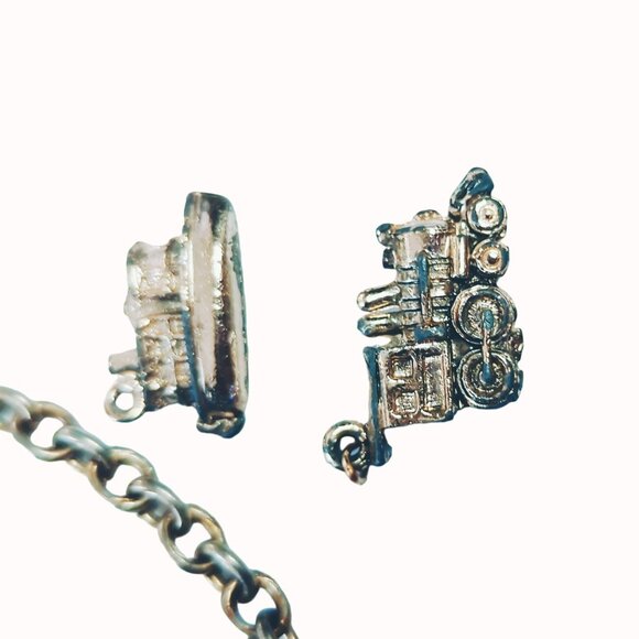 Vintage DI Diamond International Charm Bracelet With Boat Train Charms - Picture 4 of 4